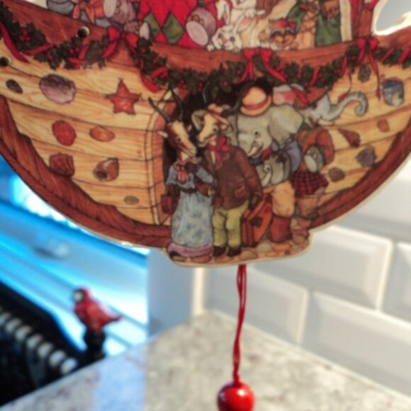 vintage Christmas wooden pull string ornament - Picture 2 of 3